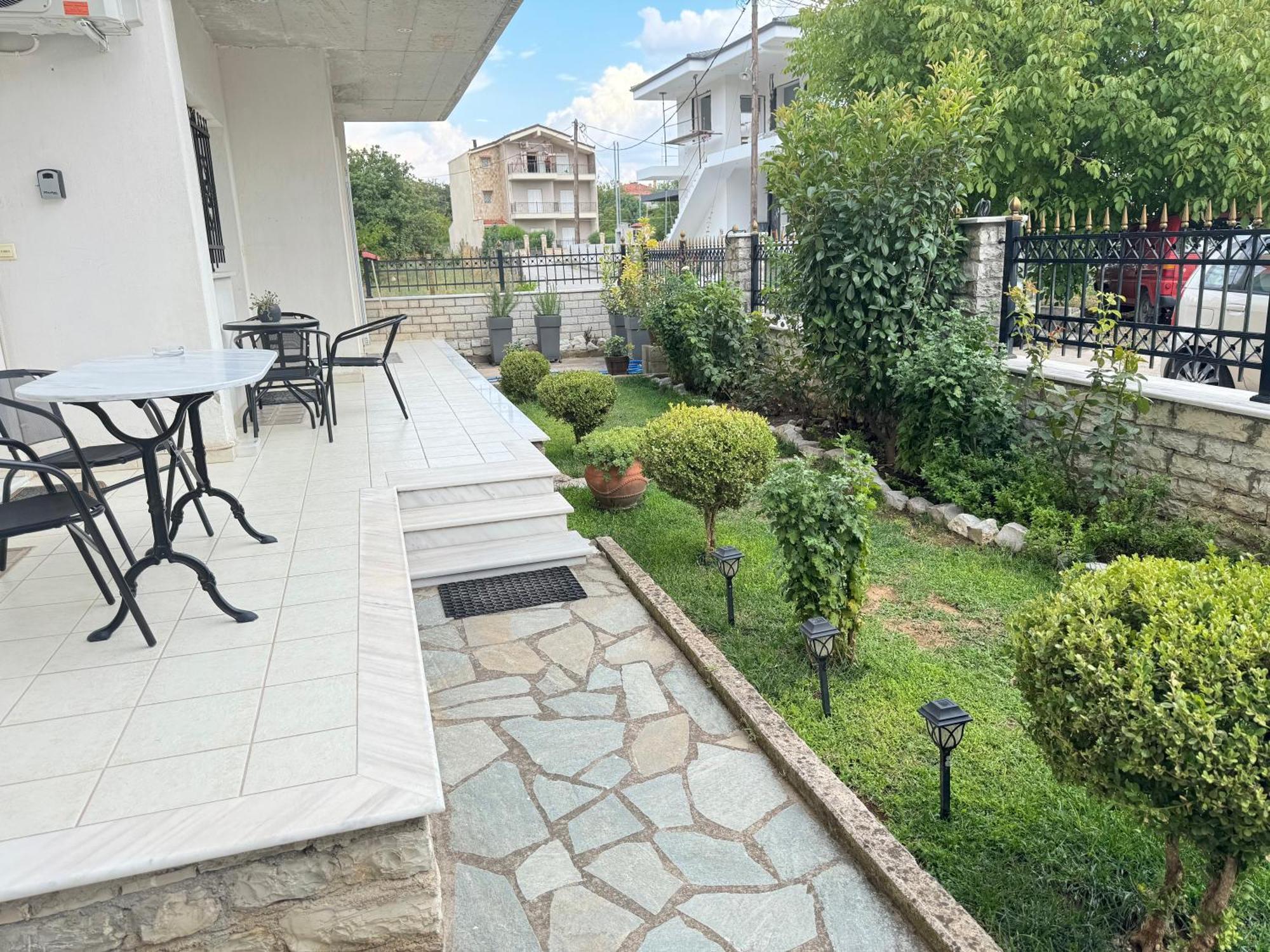 Petit House Under The Rocks Apartment Kalambaka Exterior foto